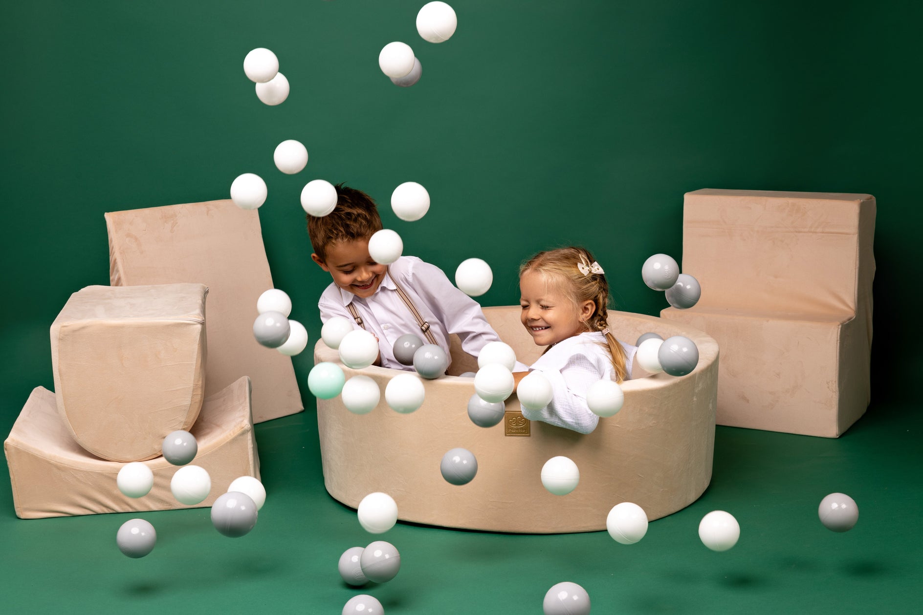 DODOZEN Ballenbak voor Baby Kind 90x30cm - Rond van Memory Foam DODOZEN Ballenbak voor Baby Kind 90x30cm - Rond van Memory Foam