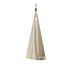 Grote hangende beige stoel voor binnen- of buitengebruik.