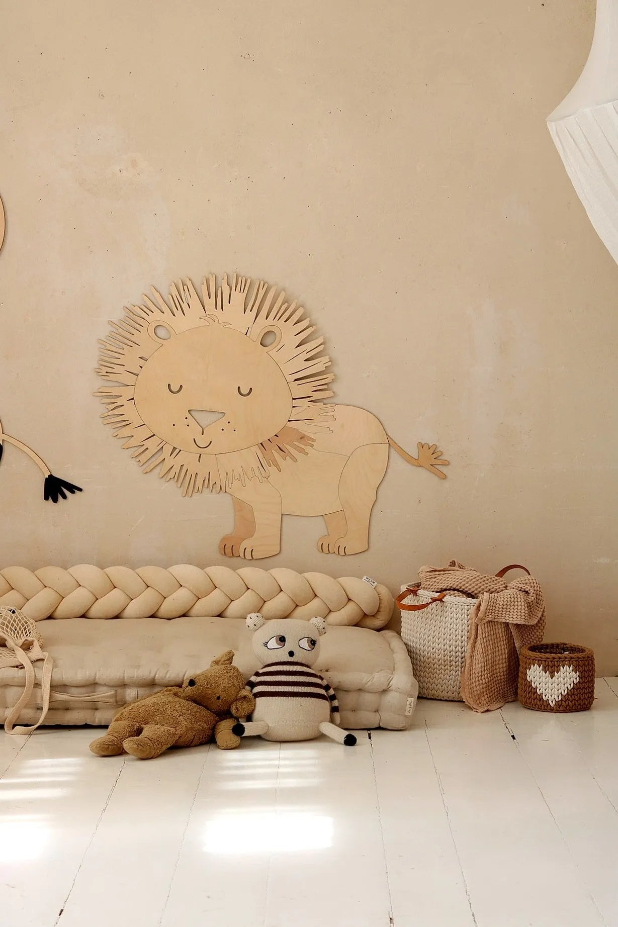 Cut It Now houten wanddecoratie jungle leeuw aan muur in kinderkamer sfeervol интерьер