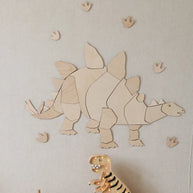 Cut It Now Houten Wanddecoratie Dinosaur Stegosaurus van licht hout in kinderkamer