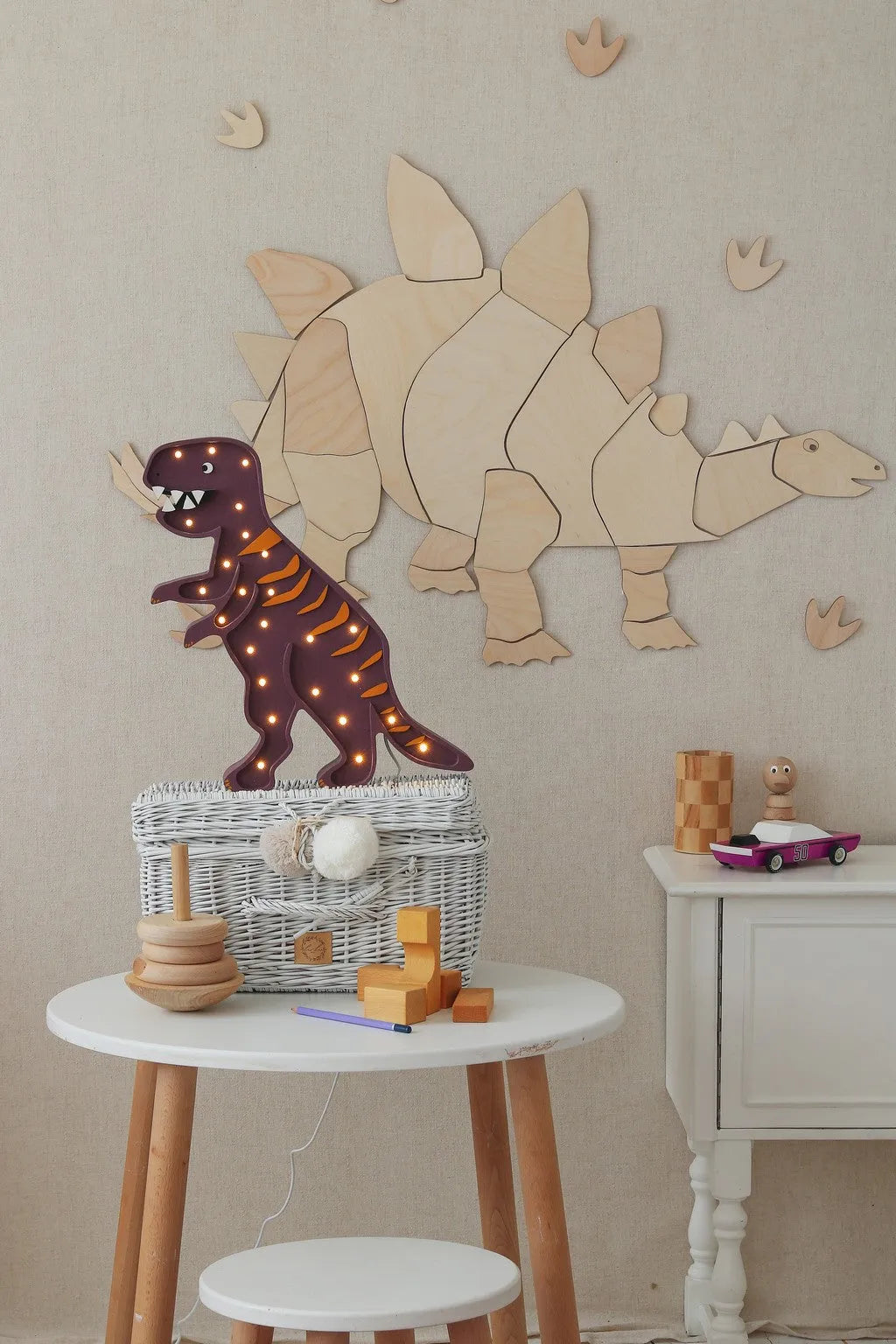 Cut It Now Houten Wanddecoratie Dinosaur Stegosaurus als houten puzzel aan de muur bevestigd