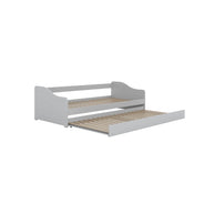 Grijze bedbank met uitschuifbaar bed.