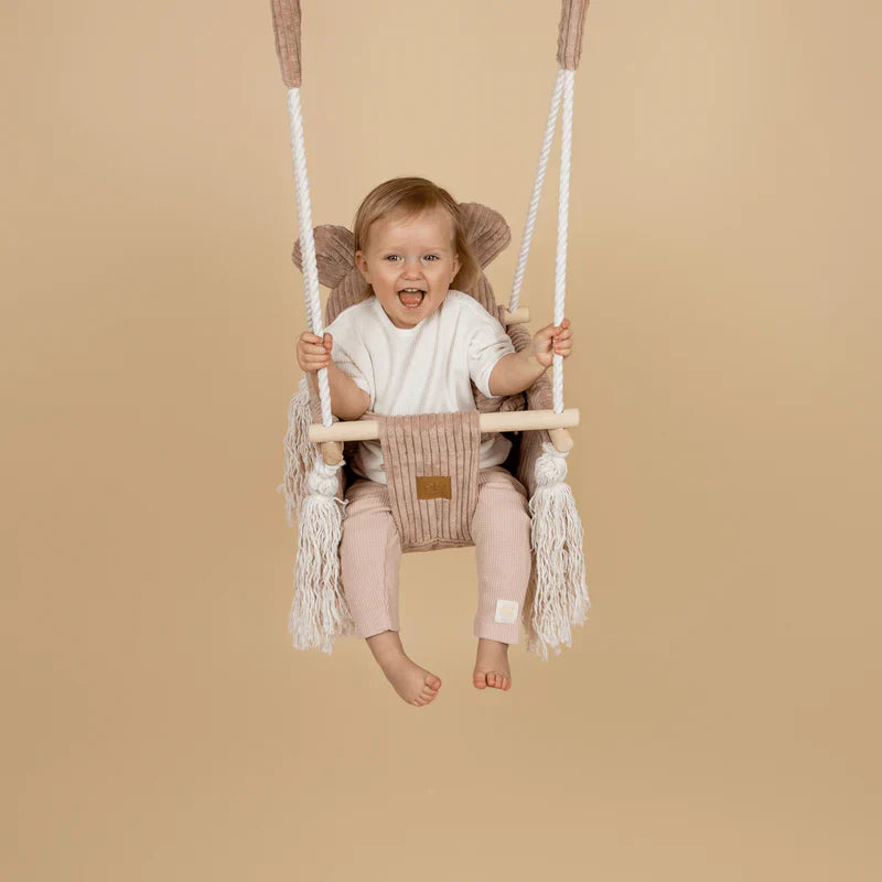 Baby geniet op MeowBaby Indoor Baby Schommel Beer - Roze met zachte corduroy zitting