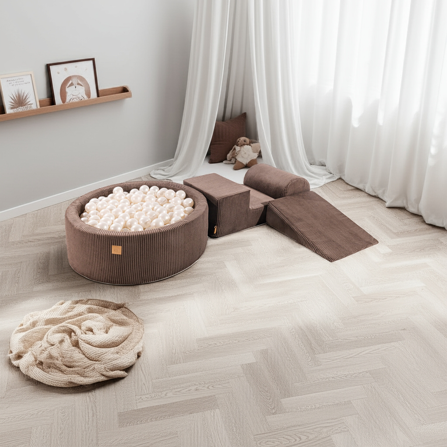 MeowBaby Speelset met Ballenbak Rib Bruin met parelmoeren ballen in lichte speelkamer