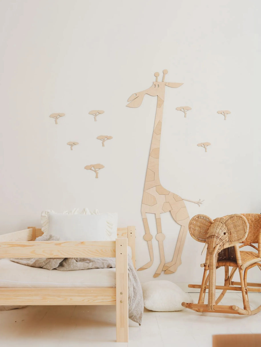 Cut It Now Houten Wanddecoratie Safari Giraffe aan muur in kinderkamer met natuurlijke stijl