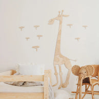 Cut It Now Houten Wanddecoratie Safari Giraffe aan muur in kinderkamer met natuurlijke stijl