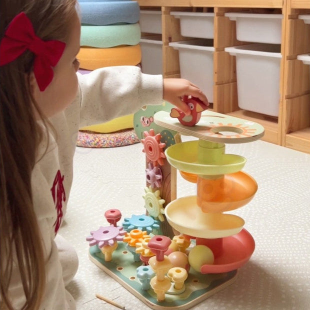 Houten Activiteitenboom 4 in 1 - Knikkerbaan, Vormenstoof, Tandwiel en Kralenlabyrint