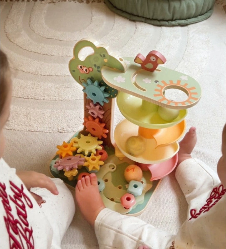 Houten Activiteitenboom 4 in 1 - Knikkerbaan, Vormenstoof, Tandwiel en Kralenlabyrint speelgoed voor kinderen