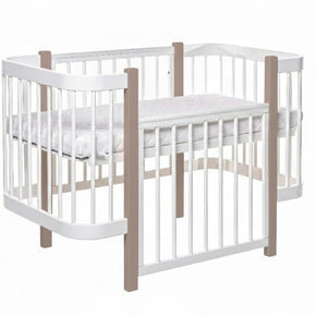Cappuccino-wit ELIN babybed met verwijderd zijpaneel, omgebouwd tot bankje