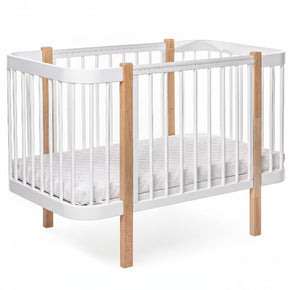 Naturel-wit ELIN babybed van beukenhout met orthopedische lattenbodem, zijaanzicht