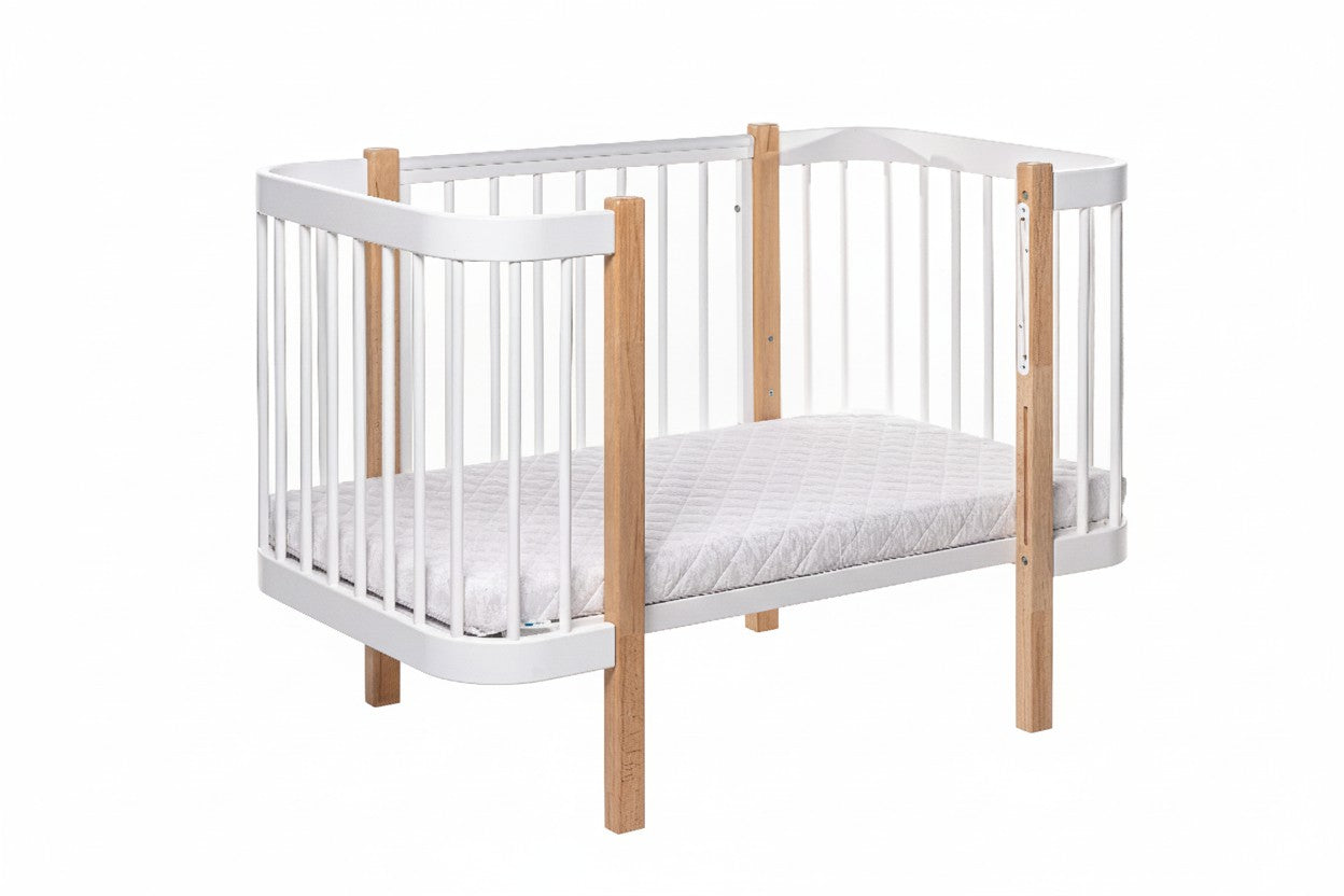Naturel-wit ELIN babybed met verwijderde zijkant, omgebouwd tot bankje