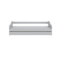 Wit daybed met uitschuifbaar bed.