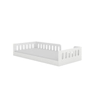 Wit bedframe voor kinderen met spijlen.