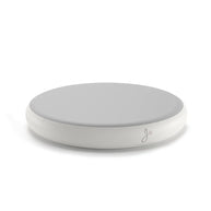 Ronde, grijze en witte schijf met minimalistisch ontwerp.