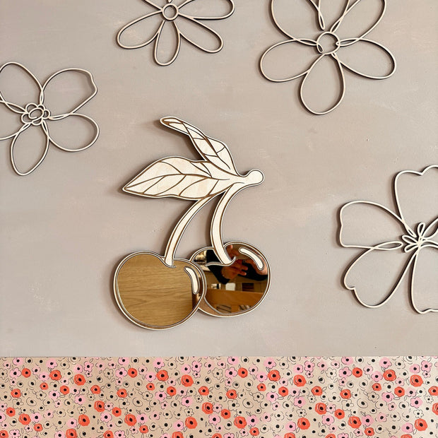 Cut It Now Magische Spiegel Kinderkamer Kers in vrolijk design aan muur bevestigd