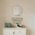 Cut It Now Magische Spiegel Smily in kinderkamer met houten speelgoed op kastje