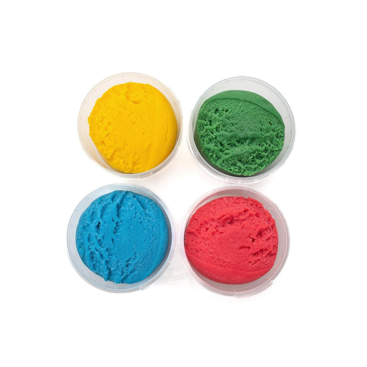 Vier open potjes biologische klei in geel, groen, blauw en rood van bovenaf