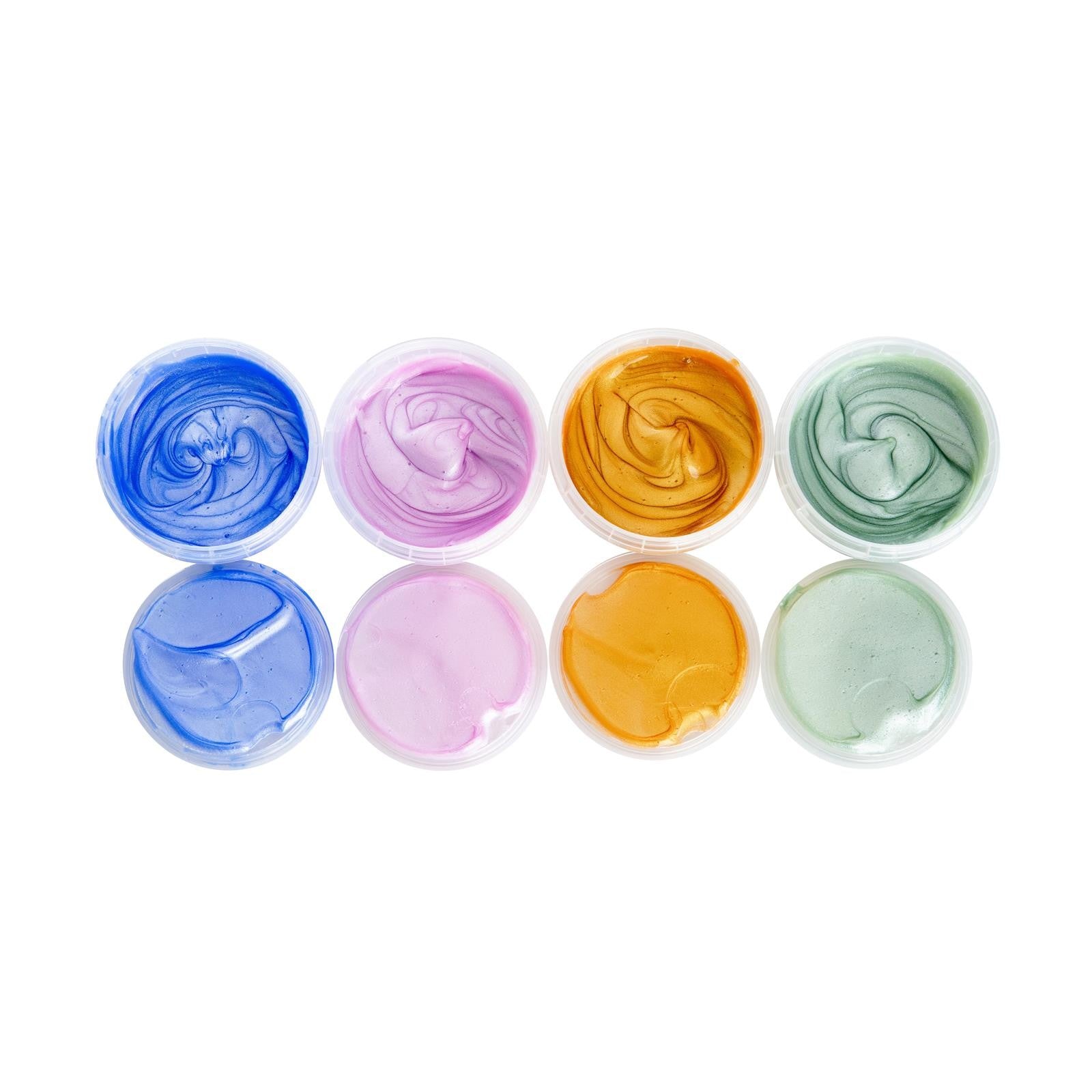 Acht open potjes glinsterende biologische vingerverf in blauw, roze, goud en groen