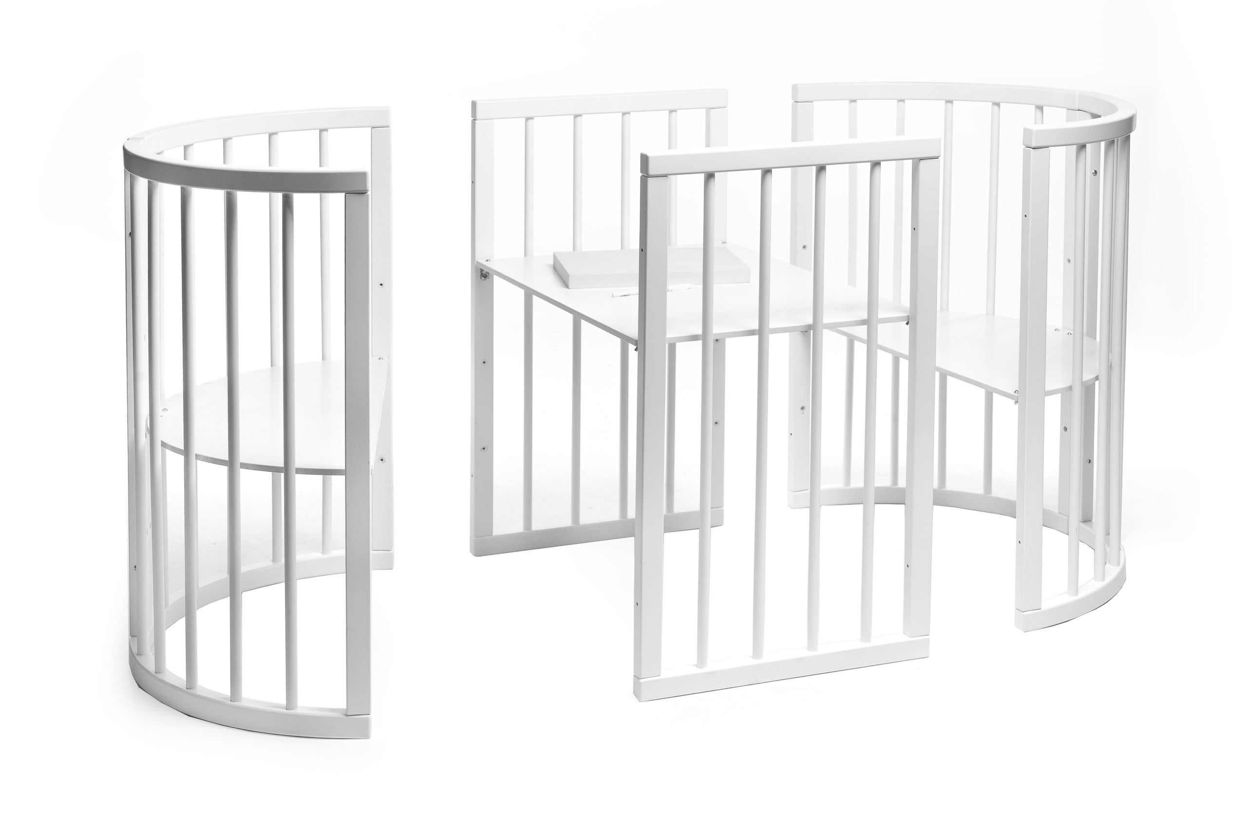 Losse onderdelen van het ronde babybed OLIN klaar voor montage