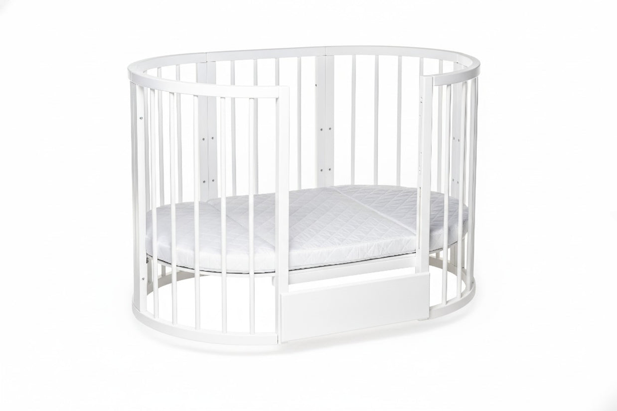 Wit ovaal babybed OLIN met matras in lage peuterbed-opstelling