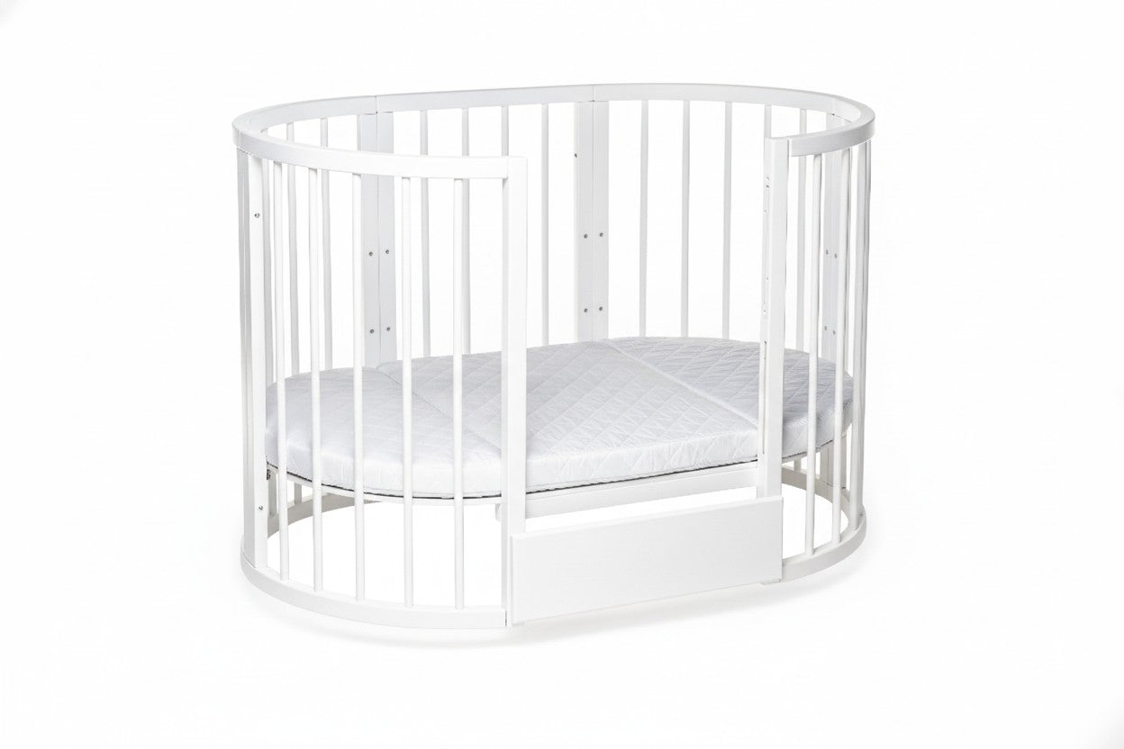 Wit ovaal babybed OLIN met matras in lage peuterbed-opstelling