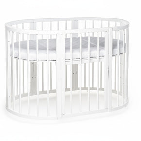 Ovaal babybed OLIN met matras en een verlaagde instapzijde